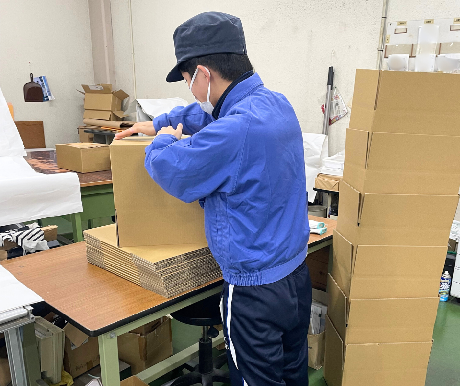 発送用段ボールの組立